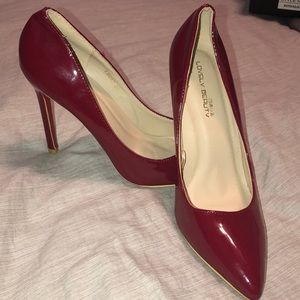 Beautiful Wine Colored Pump